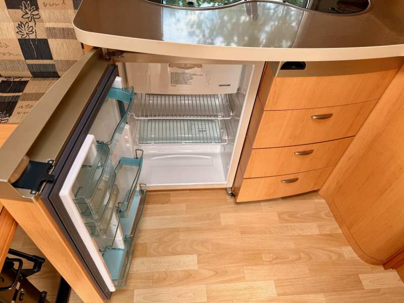 Hobby De Luxe 460 UFE mover fietsenrek voortent  foto: 19