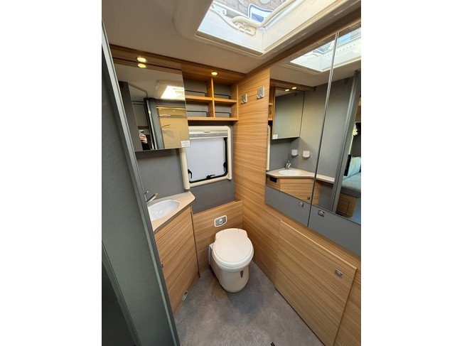 Dethleffs Just T6762 Automaat 9G Hefbed! Ruimtewonder! foto: 20