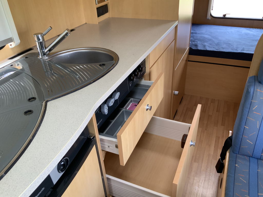 Detlheffs A 5881 Fiat 2.3 130 PS, Alkoven, Etagenbett, 5 Sitzpl&auml;tze und 6 Schlafpl&auml;tze, Hat Gebrauchsspuren, Bj. 2007 Camper Zentrum on the road Foto: 13