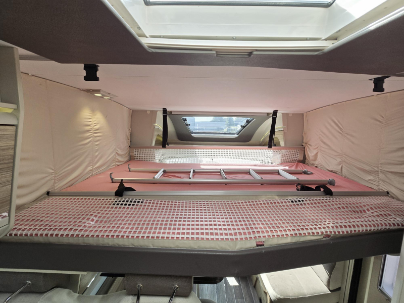 Adria Matrix 670 SL Lengte Bedden Hefbed 5per  foto: 9