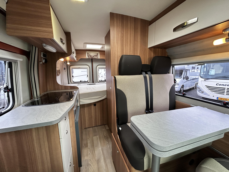 Weinsberg CaraBus 250 KL Dwarsbed/Euro5/2015/5.4m  foto: 7