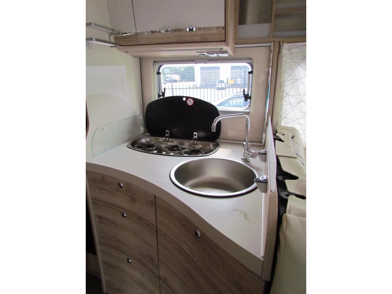 Eura Mobil Profila RS 695 EB lengtebed,hefbed,aut  foto: 4