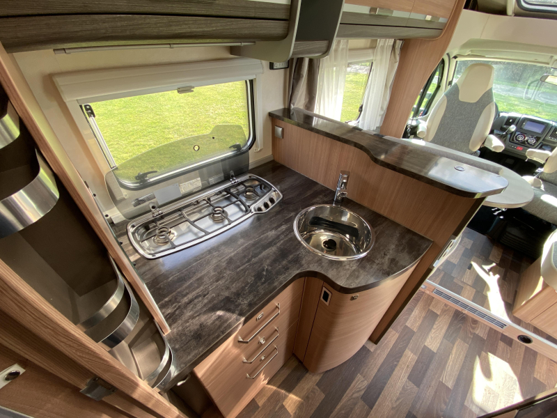 Knaus Sky TI 700 MX 150PK AUTOMAAT Queen  foto: 4