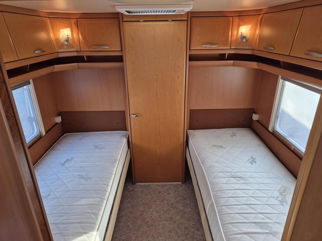 Fendt 560 GT Enkele bedden, Mover, Airco, Cassetteluifel etc foto: 15