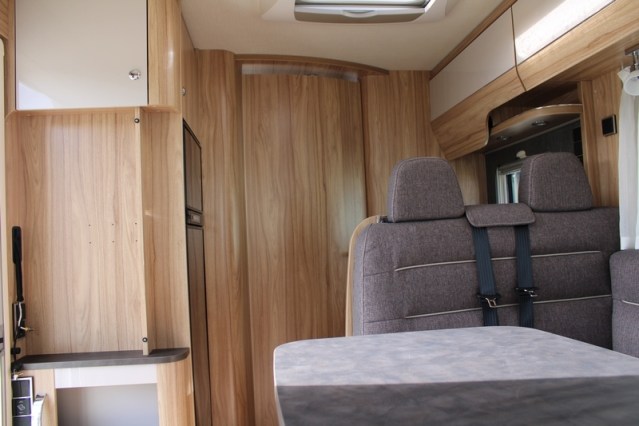 Hymer Exsis I 678 Fiat AUTOMAAT 160 pk enkele bedden Smal en lichtgewicht (54  foto: 42
