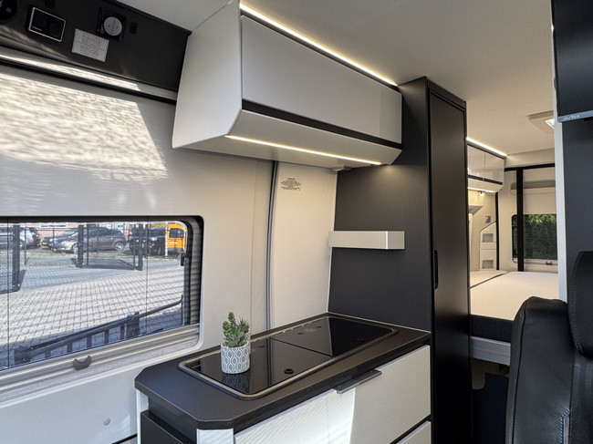 Adria Twin Supreme 640 SGX 180 pk AUTOMAAT 9-Traps Euro6 Fiat Ducato 8 Maxi **Lengtebedden in hoogte verstelbaar/4 zitplaatsen/Luifel/ foto: 15