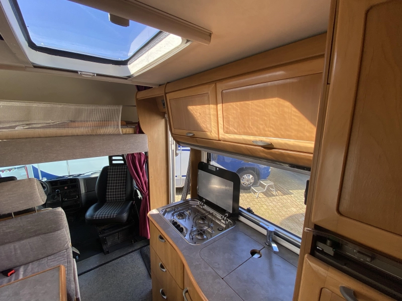Hymer Camp 644 G 6 pers GROTE GARAGE 2,8  foto: 13