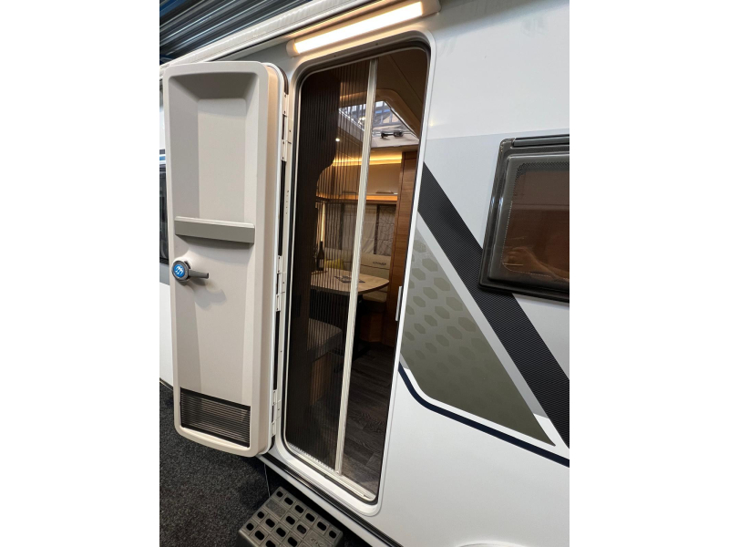 Knaus Sport E-Power Selection 500 EU mover, luifel, fietsenrek  foto: 10