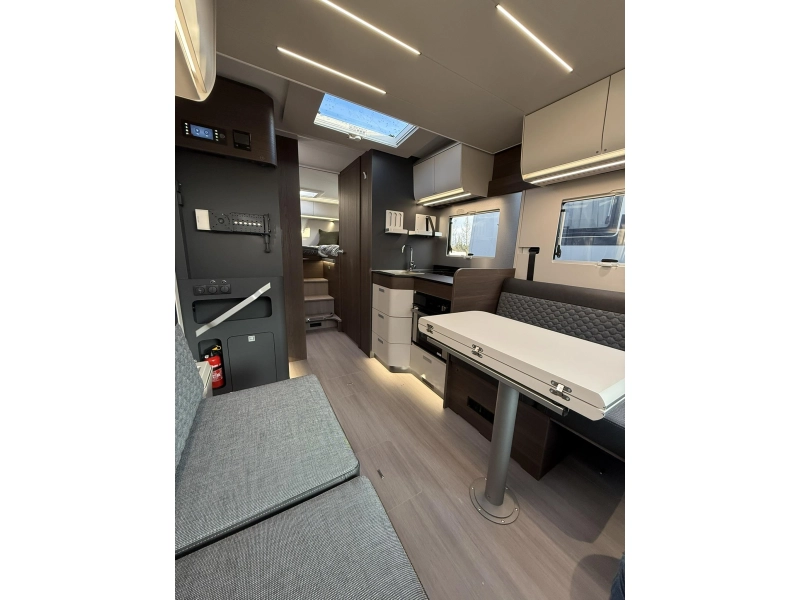 Adria Matrix Supreme 670 DL Automaat - 180PK - 44H  foto: 16