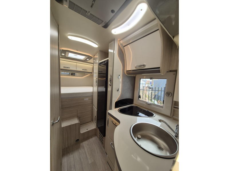 Elnagh T-Loft 450 Querbett und Hubbett Foto: 15