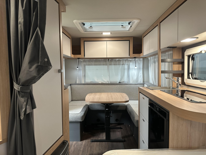 Knaus Sport 450 FU fransbed / rondzit | A69  foto: 16