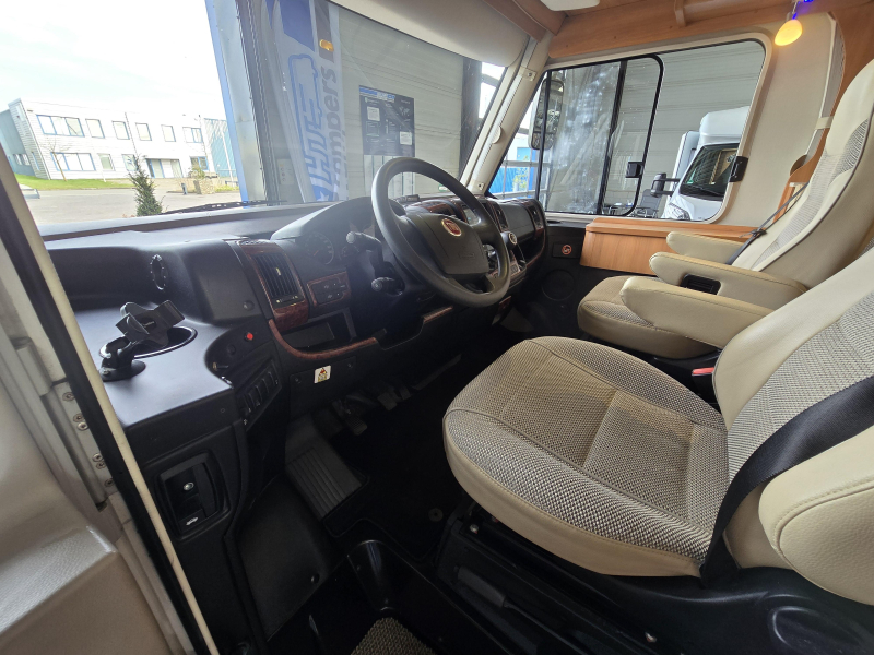 Hymer B 588 in top staat 2014  foto: 11