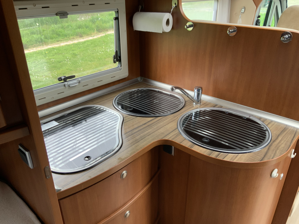 Chausson Allegro 96 – enkele bedden laag, wc en doucheruimte achter, zeer nette camper bj. 2009 Camper centrum On The Road  foto: 11