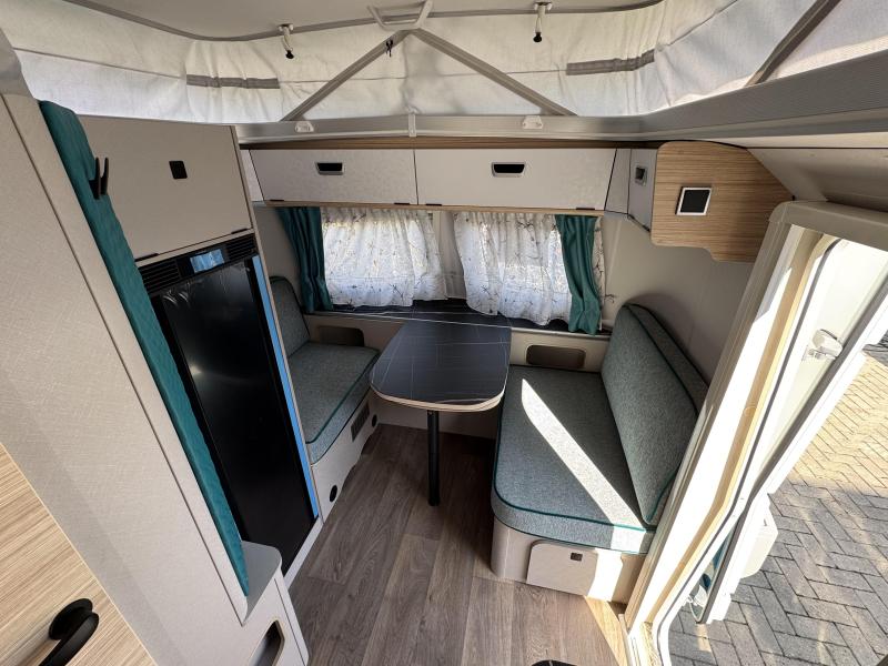 Eriba Touring 642 Harbour Blue  foto: 9