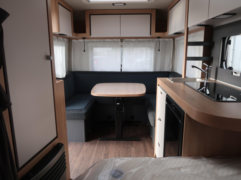 Knaus Sport 450 FU ROUND SEATING FRENCH BED!! photo: 9