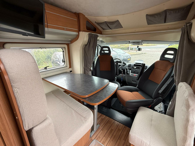 Maesss Sunline T665 nieuwstaat lengtebedden foto: 6