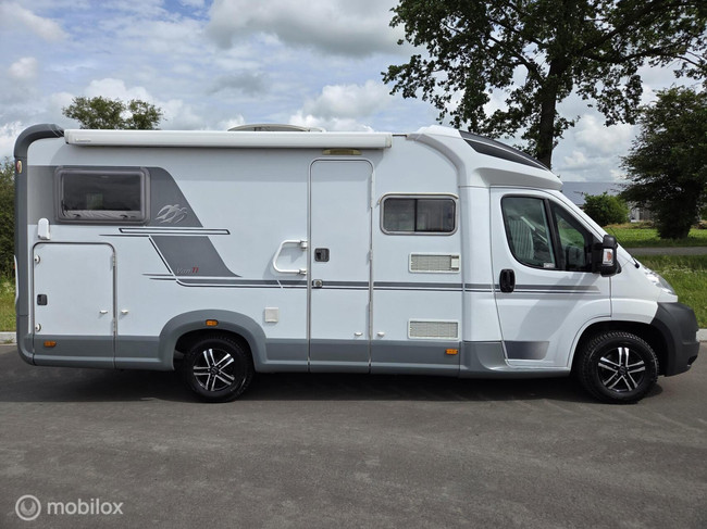 Knaus R11 foto: 1