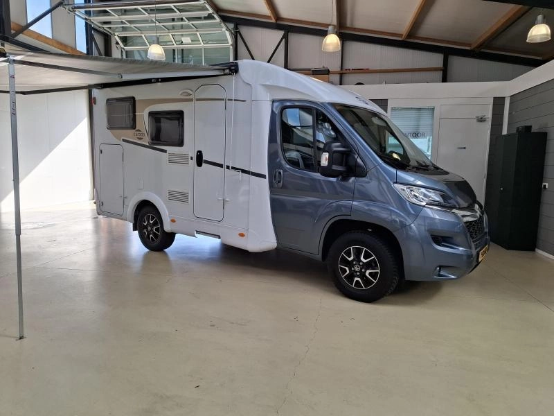 Hymer Carado 600 160PK Dwarsbed Topindelin  foto: 0