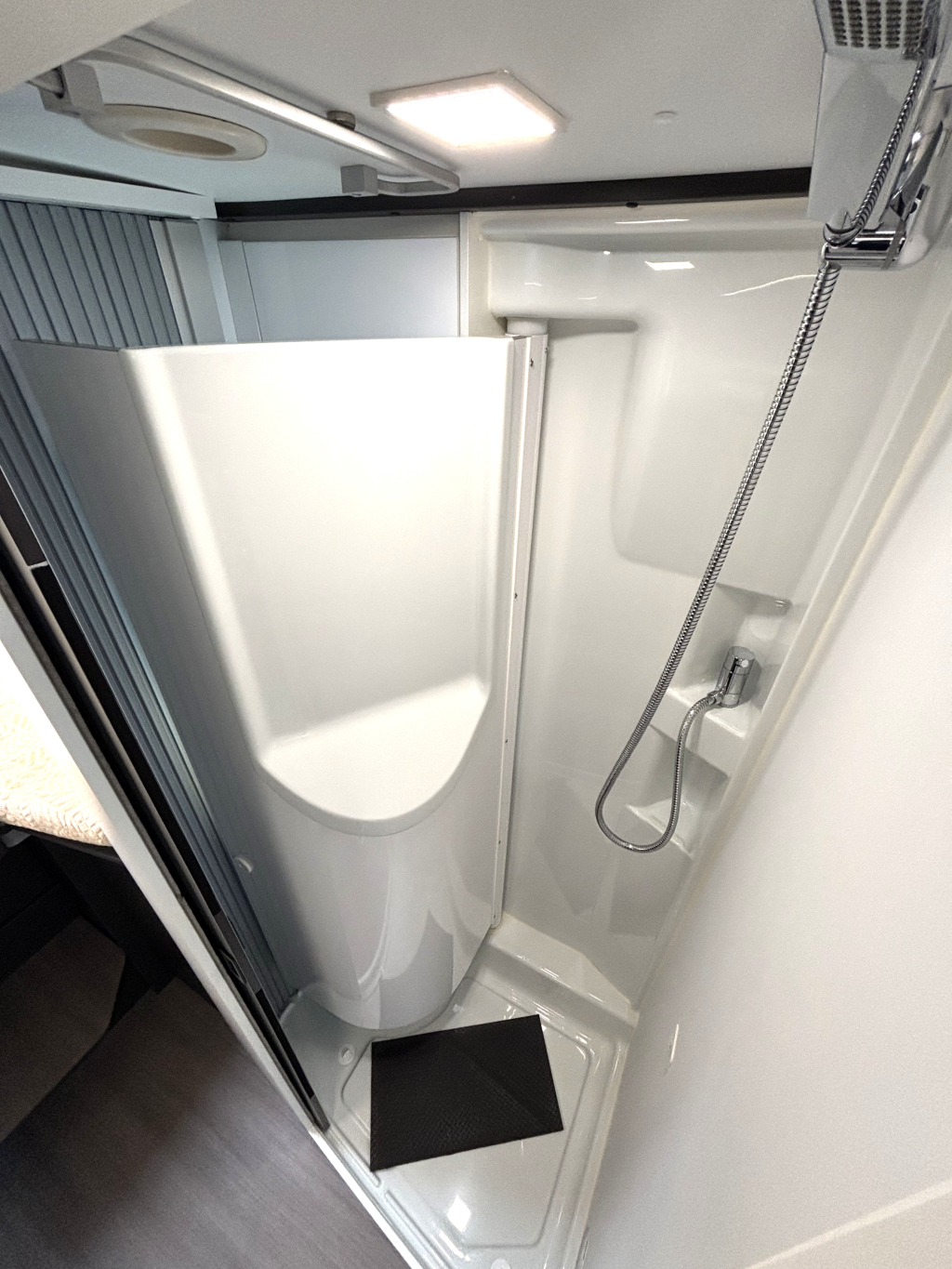 Adria Twin Supreme 640 SLB ENKELE BEDDEN FIAT 8 TREKHAAK foto: 10