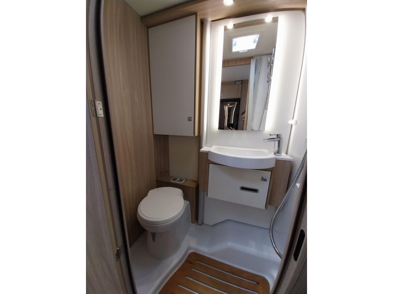 Bürstner Delfin 726 T 2x airco + tv + fietsdrg.  foto: 9