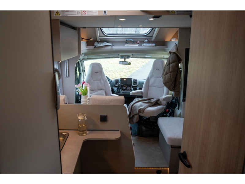 LMC Tracer 690EL modelo 2027 camas individuales foto: 6