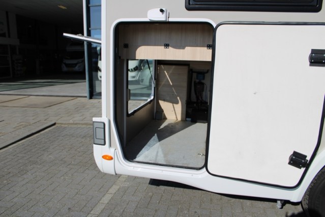Challenger Graphite Vip Edition T 328 igual que Chausson 788 AUTOM&Aacute;TICO Fiat 140 CV con cama Queen y cama abatible para 4 personas (76 foto: 12