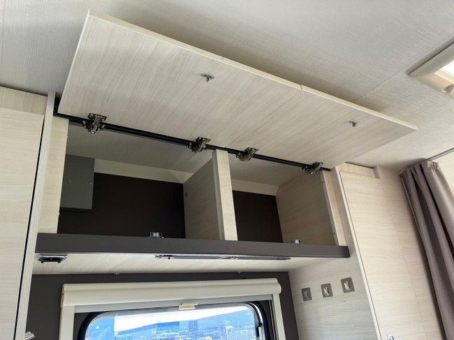 Caravelair Antares 476 Family Bunk bed | Bicycle rack | Awning | TV | French bed | Train seat | Screen photo: 19