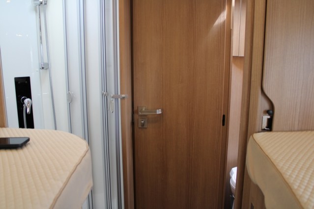 Robuuste AUTOMAAT 180 pk Malibu I 490 LE by Carthago hef-en enkele lengte bedden (124  foto: 55