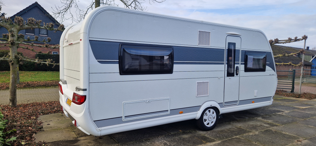 HOBBY Hobby De Luxe 540 FU – Frans Bed – Mover (Autark) foto: 2