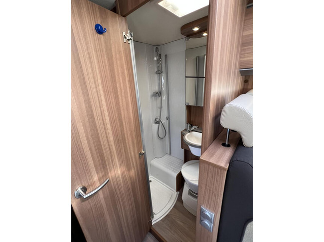 Weinsberg 600 MEG CaraCompact Single Beds Awning 2X Air Conditioning Bicycle Rack photo: 18
