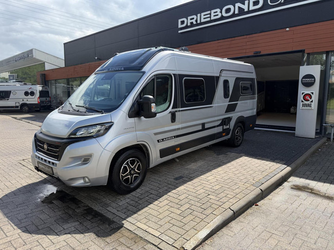 Adria Twin Supreme 640 SGX 9T-Automaat Zonnepaneel Victron Systeem foto: 3