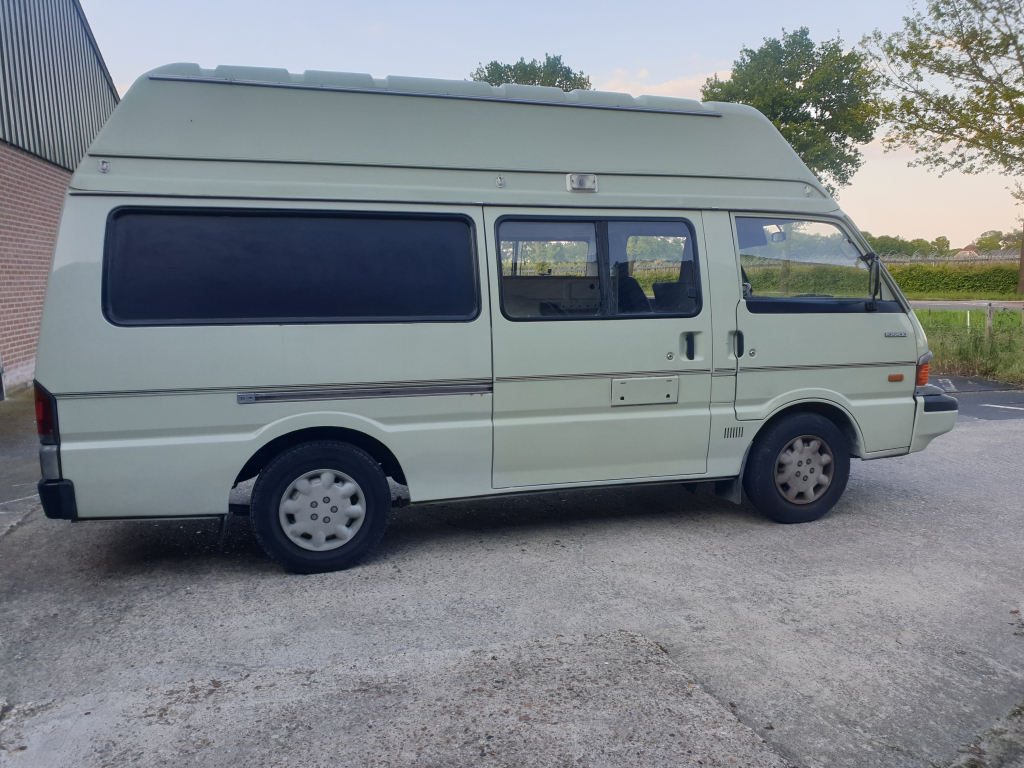 Mazda MAZDA E2200 buscamper met verhoogd dak foto: 15