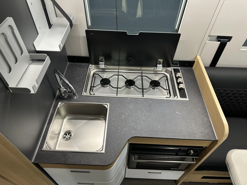 Adria Coral Plus 670 DL automatique | ex-location photo: 10