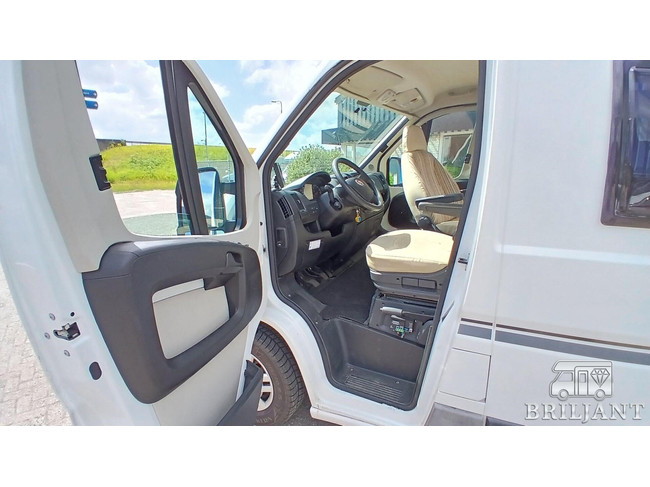 Karmann-Mobil DAVIS 590 autocaravana.. cama transversal foto: 22