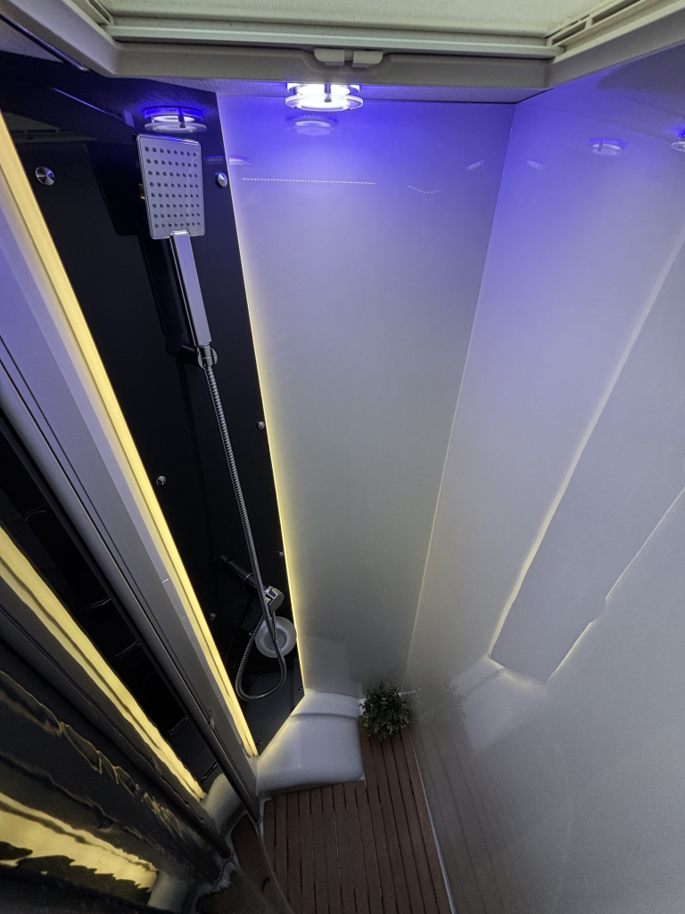 Chausson Titanium 628 AUTOMAAT QUEENSBED CAMERA ZONNEPANEEL foto: 9