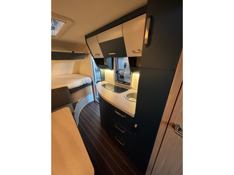 Knaus Sport and Fun 480 QL Mover Cassette awning photo: 7