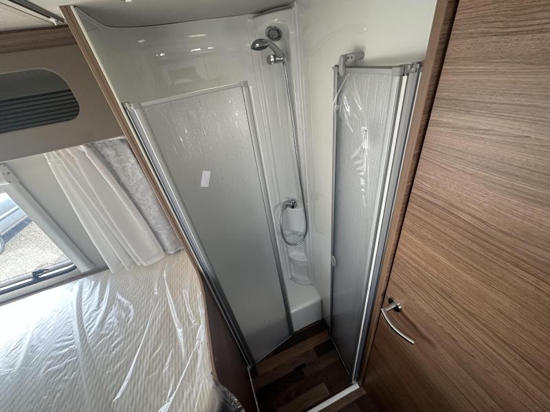 Weinsberg CaraSuite 700 ME Ensuite bad zonder hefbed  foto: 11