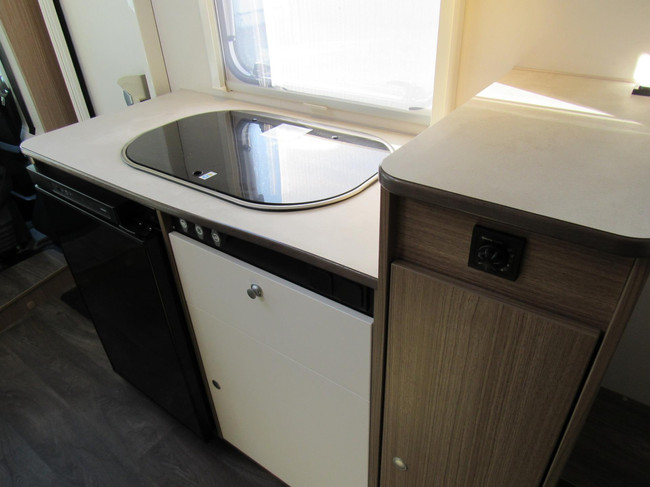 Hymer Carado V339 Europa Edition Zwart Queensbed 15dkm 2022 foto: 14