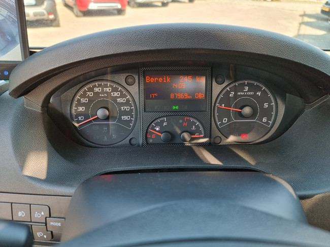 Bavaria Pilote P740 Class | Distr.neu | Elektr. Queensbett | Solarpaneele | Luftfederung | Sehr guter Zustand! Foto: 21