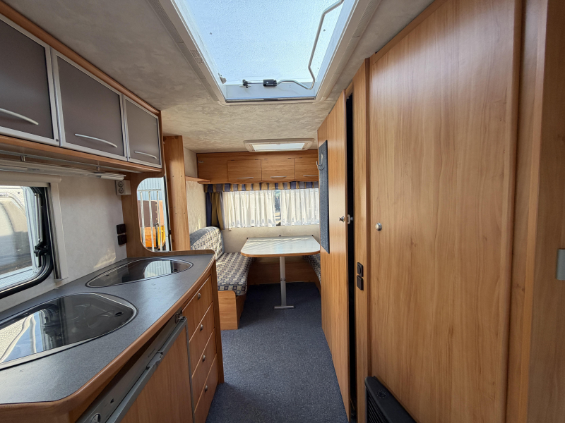 Adria Adora 462 UB 1300 KG+Voortent+luifel  foto: 13