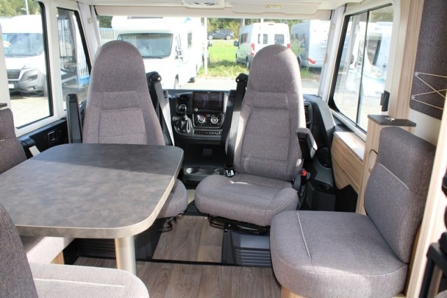 Hymer Exsis I 678 Fiat AUTOMAAT 160 pk enkele bedden Smal en lichtgewicht (54  foto: 25