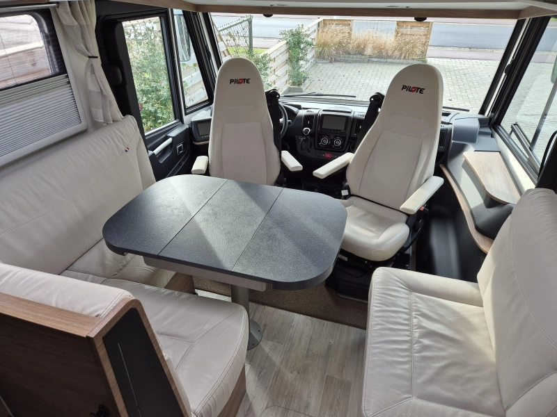 Pilote Essentiel G 740 AUT. 9-T TWINBED TV Solar  foto: 8