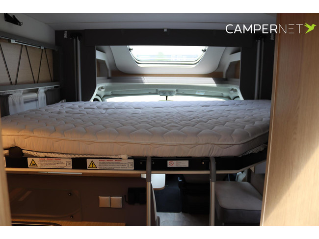 LMC Tourer Lift 730 165PK | Lengtebedden | Gescheiden douche | Hefbed | Fietsendrager | Zonnepaneel | Bearlock | Dakairco | Luifel | foto: 21