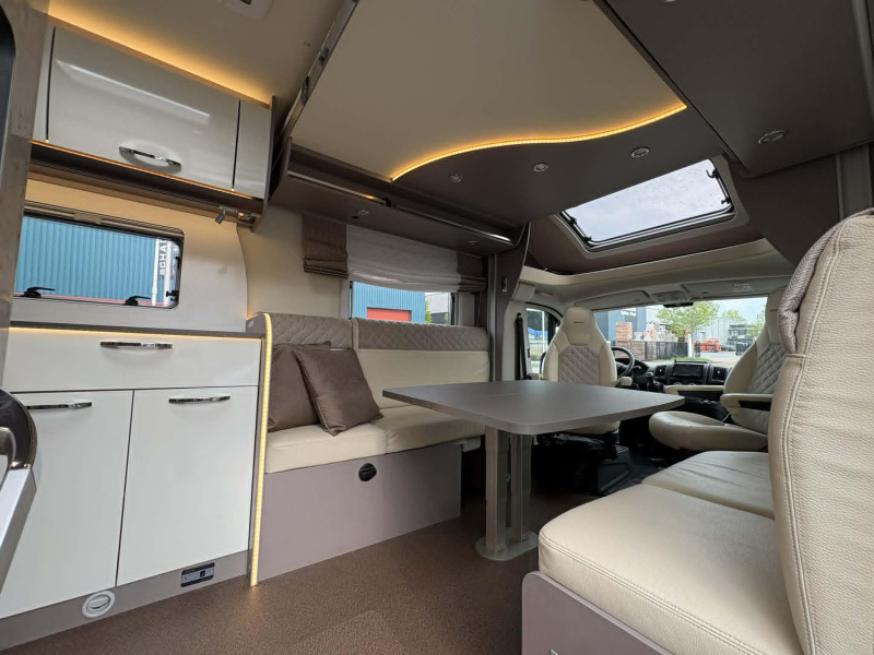 Bürstner Lyseo TD 680 Face to face + compleet  foto: 6