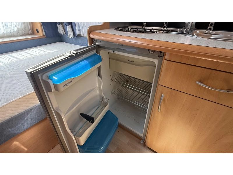 Hobby De luxe Easy 440 SF cama transversal asiento inodoro foto: 8