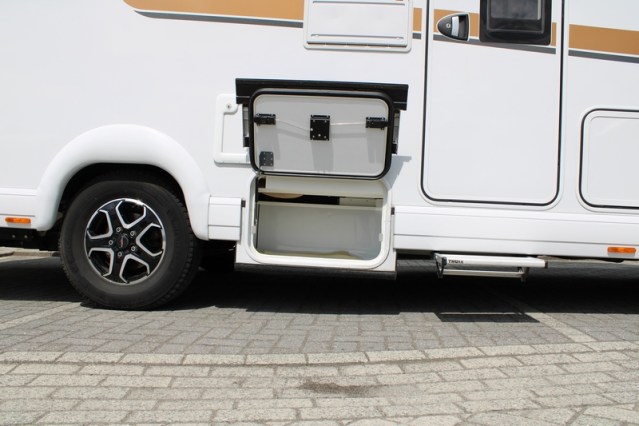Robuuste AUTOMAAT 180 pk Malibu I 490 LE by Carthago hef-en enkele lengte bedden (124  foto: 16