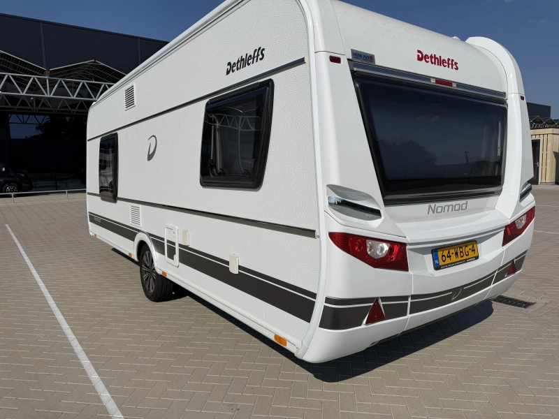 Dethleffs Nomad 530 DR queensbed / voortent  foto: 3