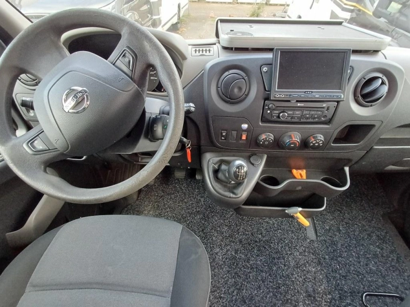 Nissan NV400 photo: 18