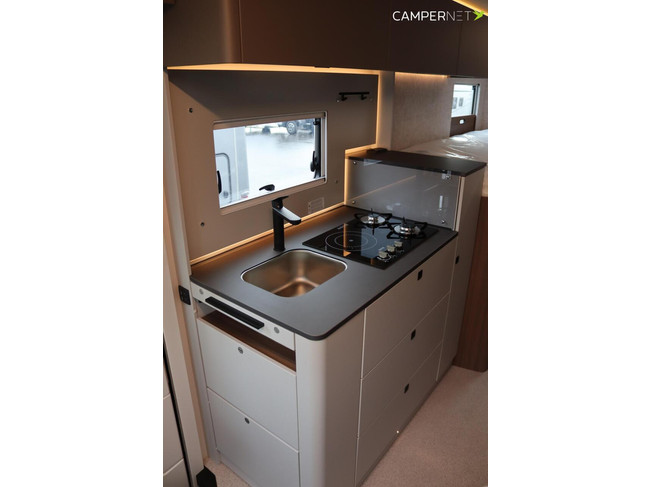 LMC Cruiser 740 EL 140hp Automatic | New model! | Single beds | Diesel heating | New from stock | photo: 11