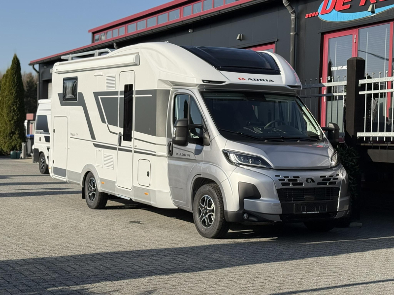 Adria Matrix Plus 670 SL Familiecamper Automaat  foto: 5